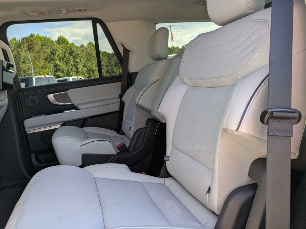 New 2026 White Ford Platinum image 17