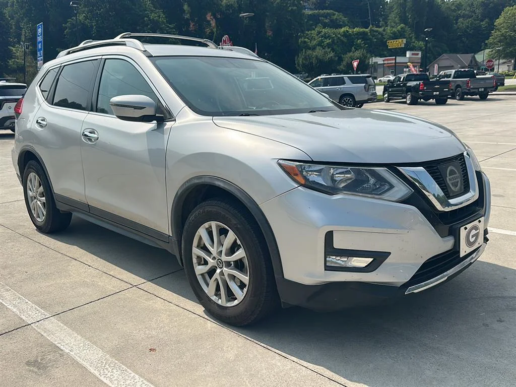 2017 Nissan Rogue SV FWD's photo