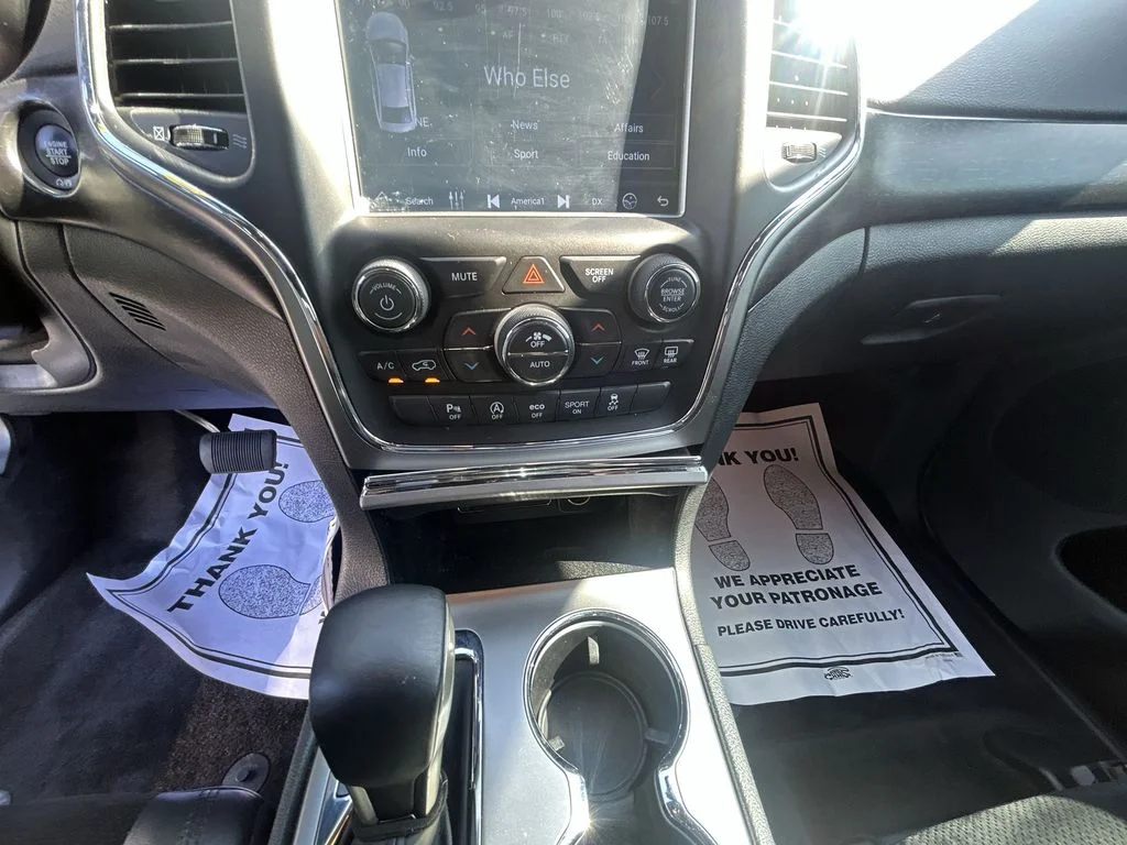 Used 2018 White Jeep Altitude image 24