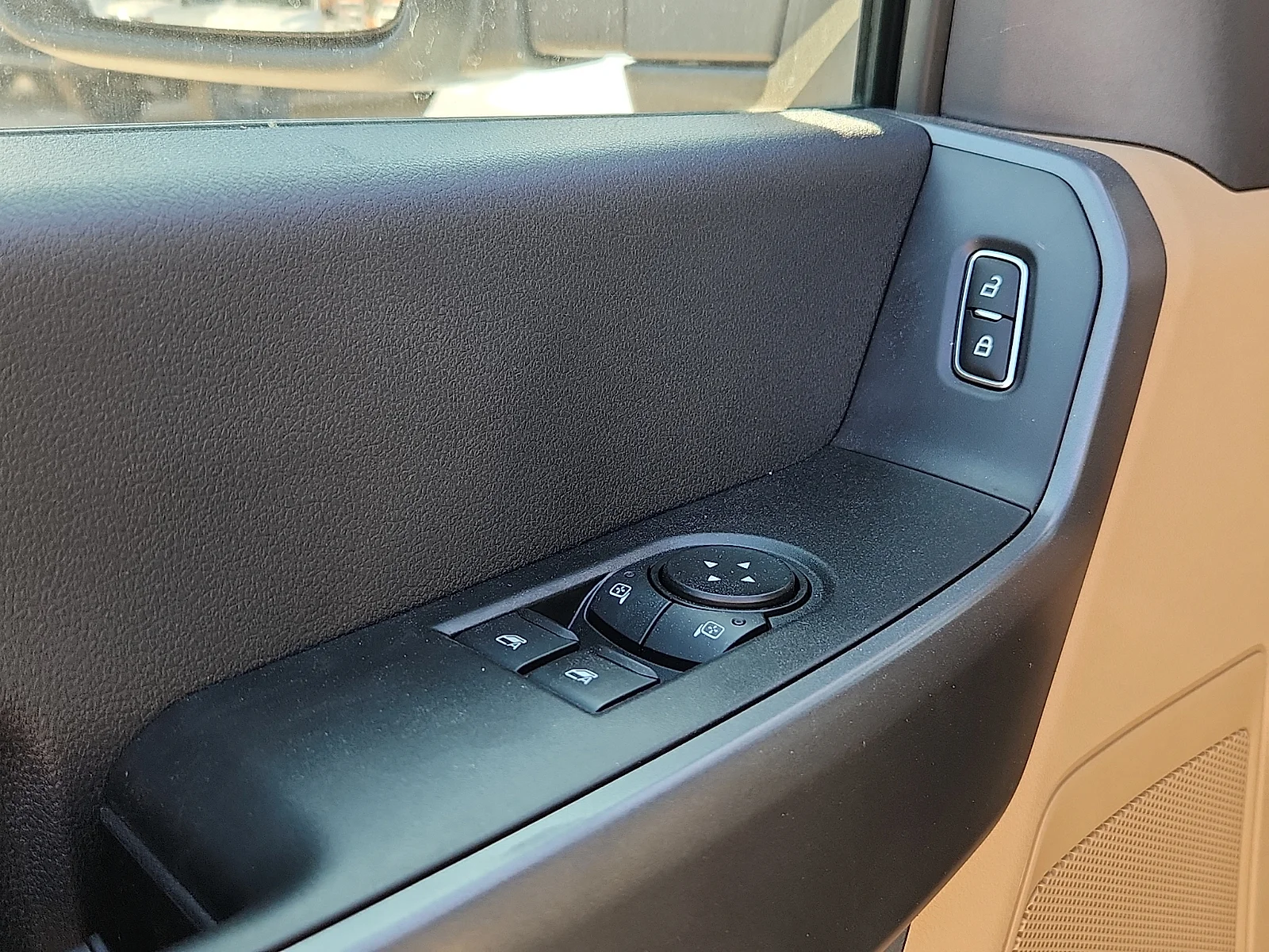 New 2027 Oxford White Ford XLT image 15