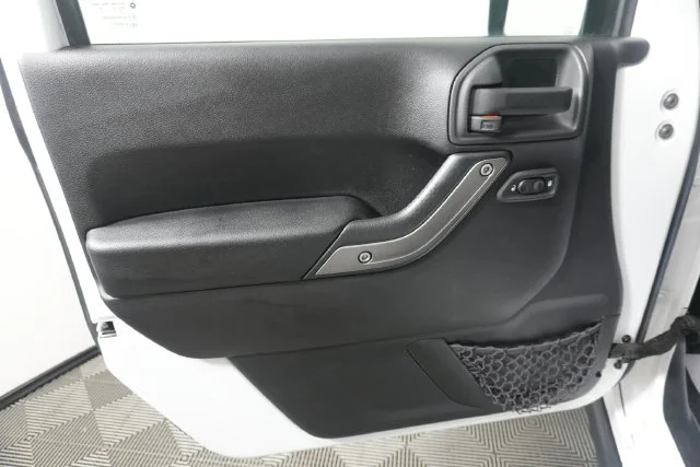Used 2015 Bright White Clearcoat Jeep Sport image 18