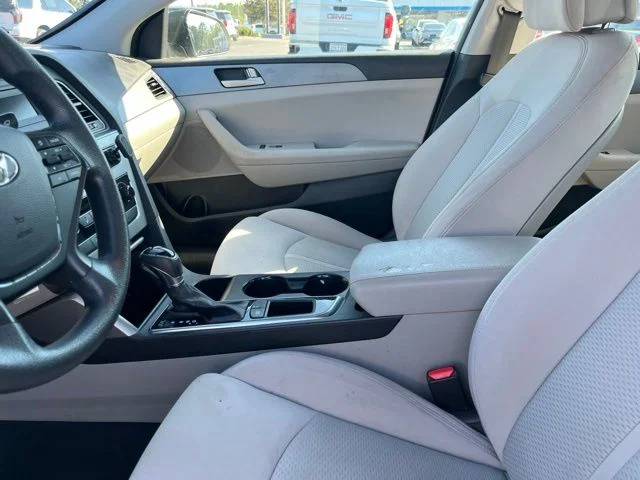 Used 2017 Gray Hyundai Base image 9