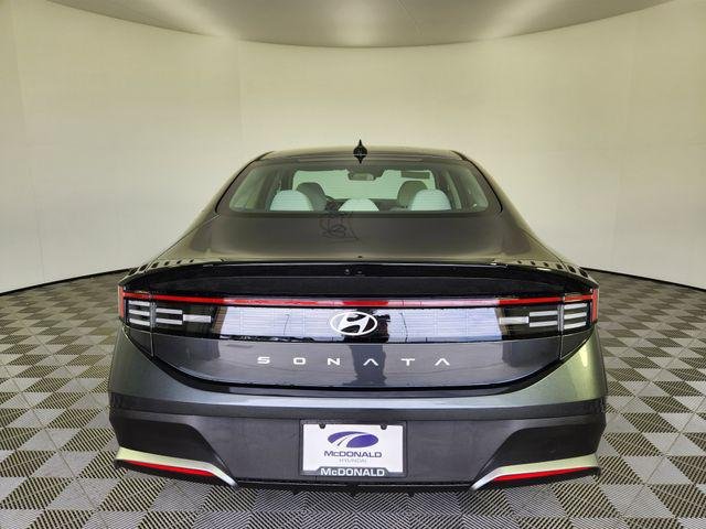 New 2026 Gray Hyundai SE image 4