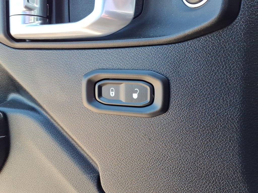 Used 2021 Crystal Metallic Jeep Sport image 16