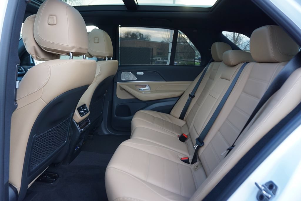 New 2026 MANUFAKTUR Moonlight White Metallic Mercedes-Benz GLE 350 image 13