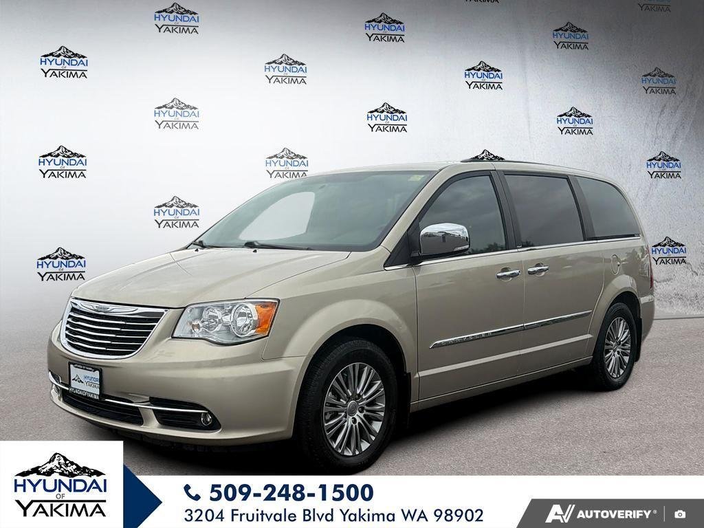 2014 Chrysler Town & Country Touring-L's photo
