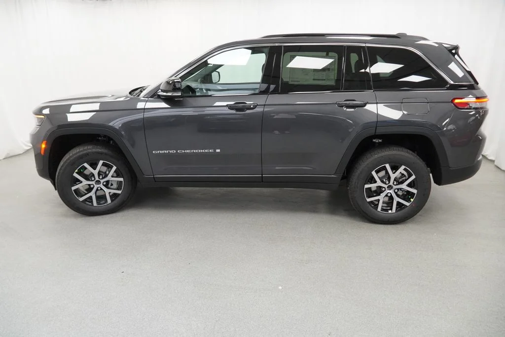 Used 2025 Gray Jeep Limited image 18