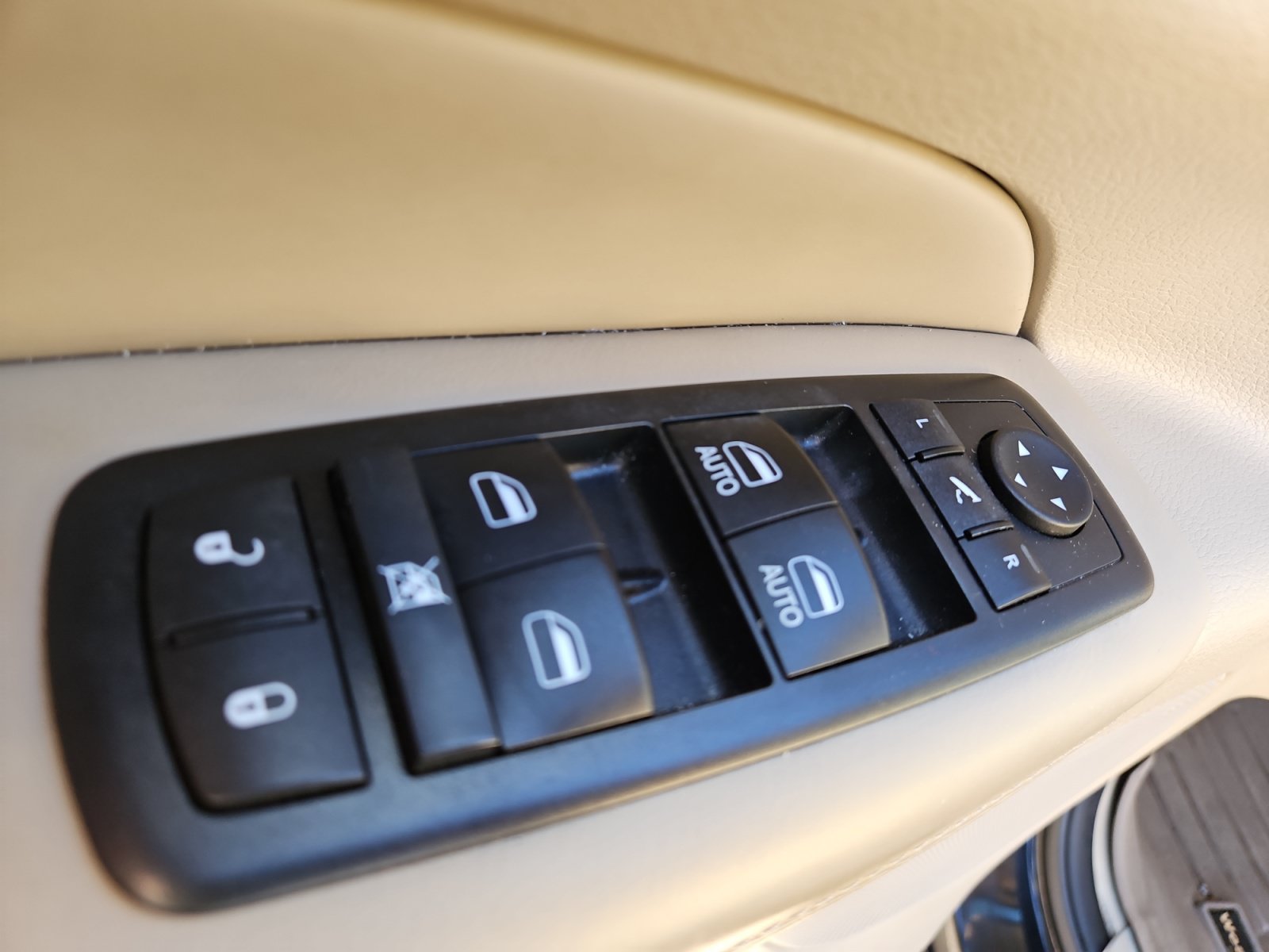 Used 2017 Black Jeep Overland image 22