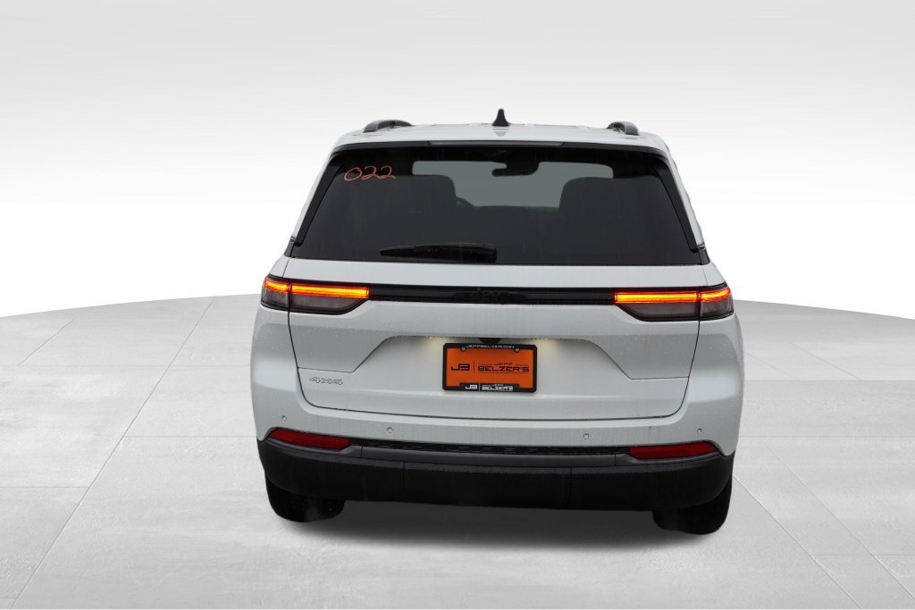 New 2026 Bright White Clear-Coat Exterior Paint Jeep Limited image 4
