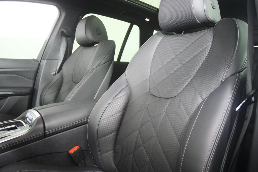 Used 2023 Jet Black BMW sDrive40i image 10