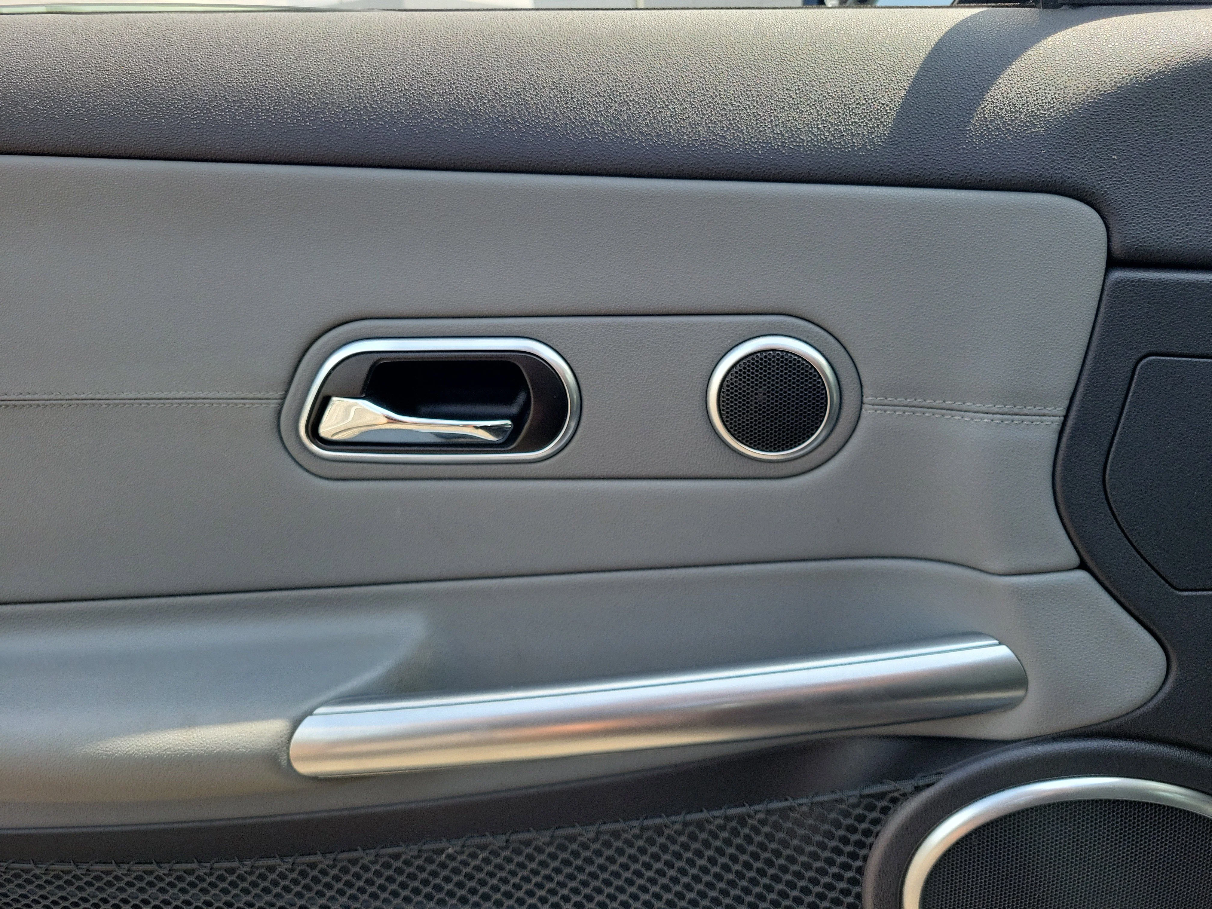 Used 2005 Black Clearcoat Chrysler Limited image 11