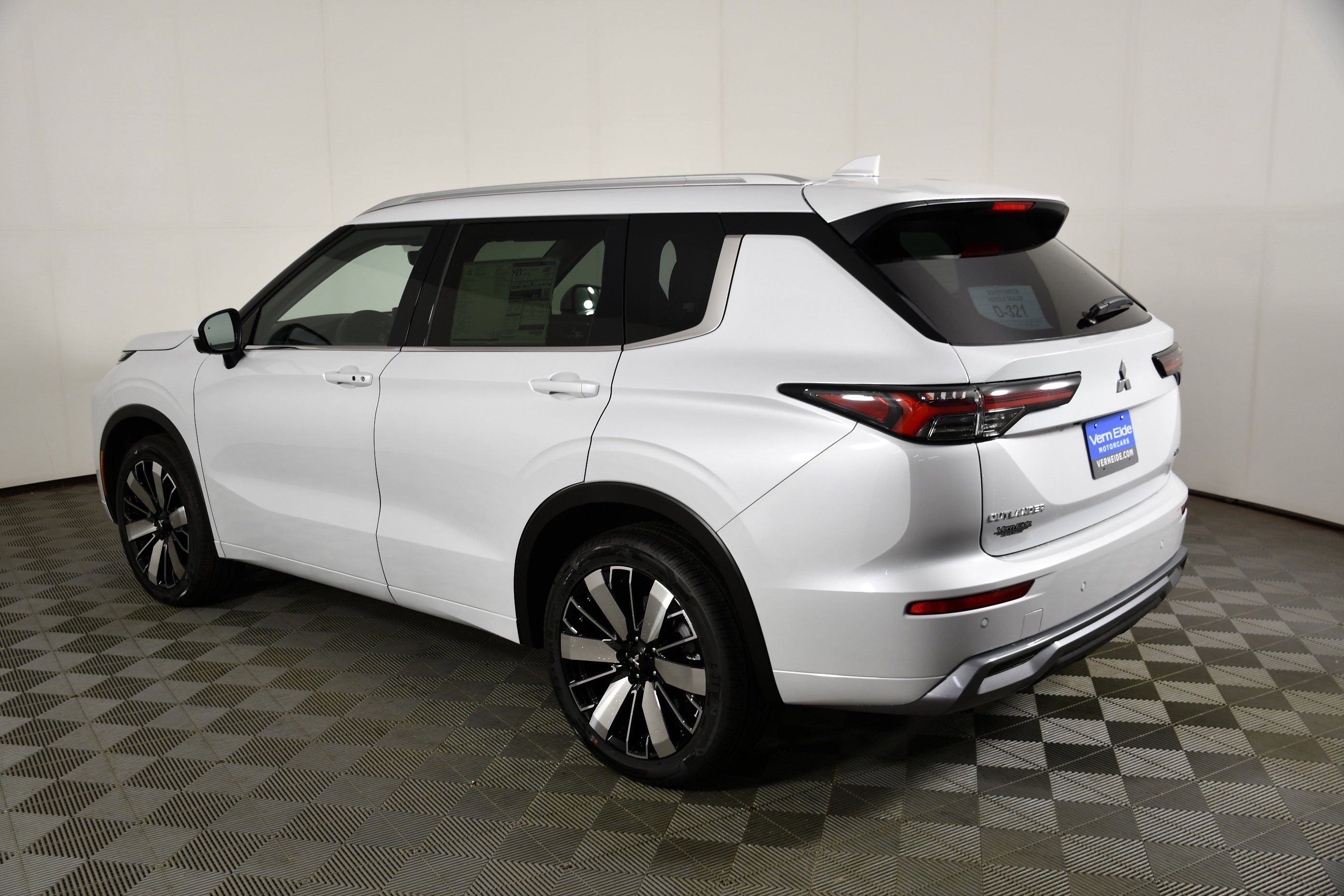 New 2026 White Diamond Mitsubishi SEL image 6