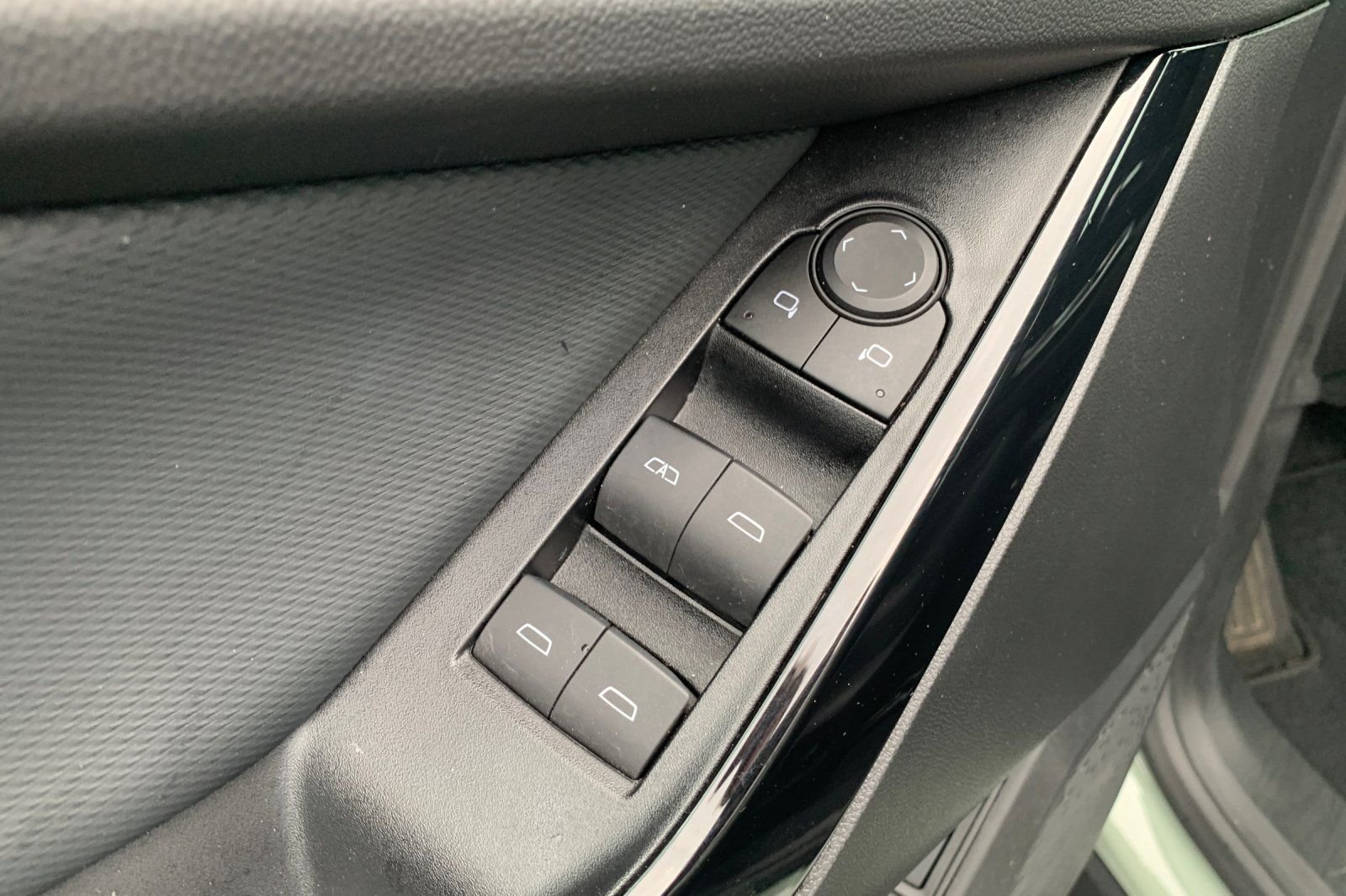 Used 2025 Green Chevrolet LT image 14