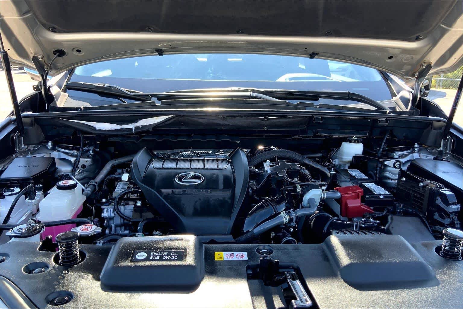 Used 2024 Atomic Silver Lexus F SPORT Handling image 31