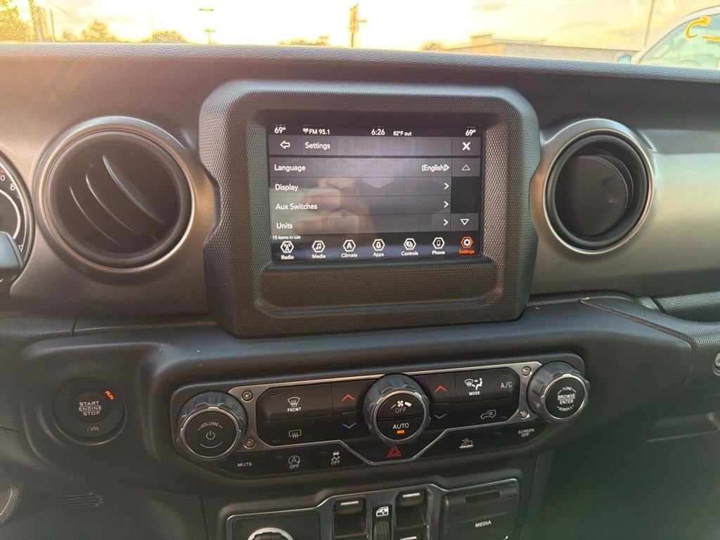 Used 2021 White Jeep Unlimited Sport image 18