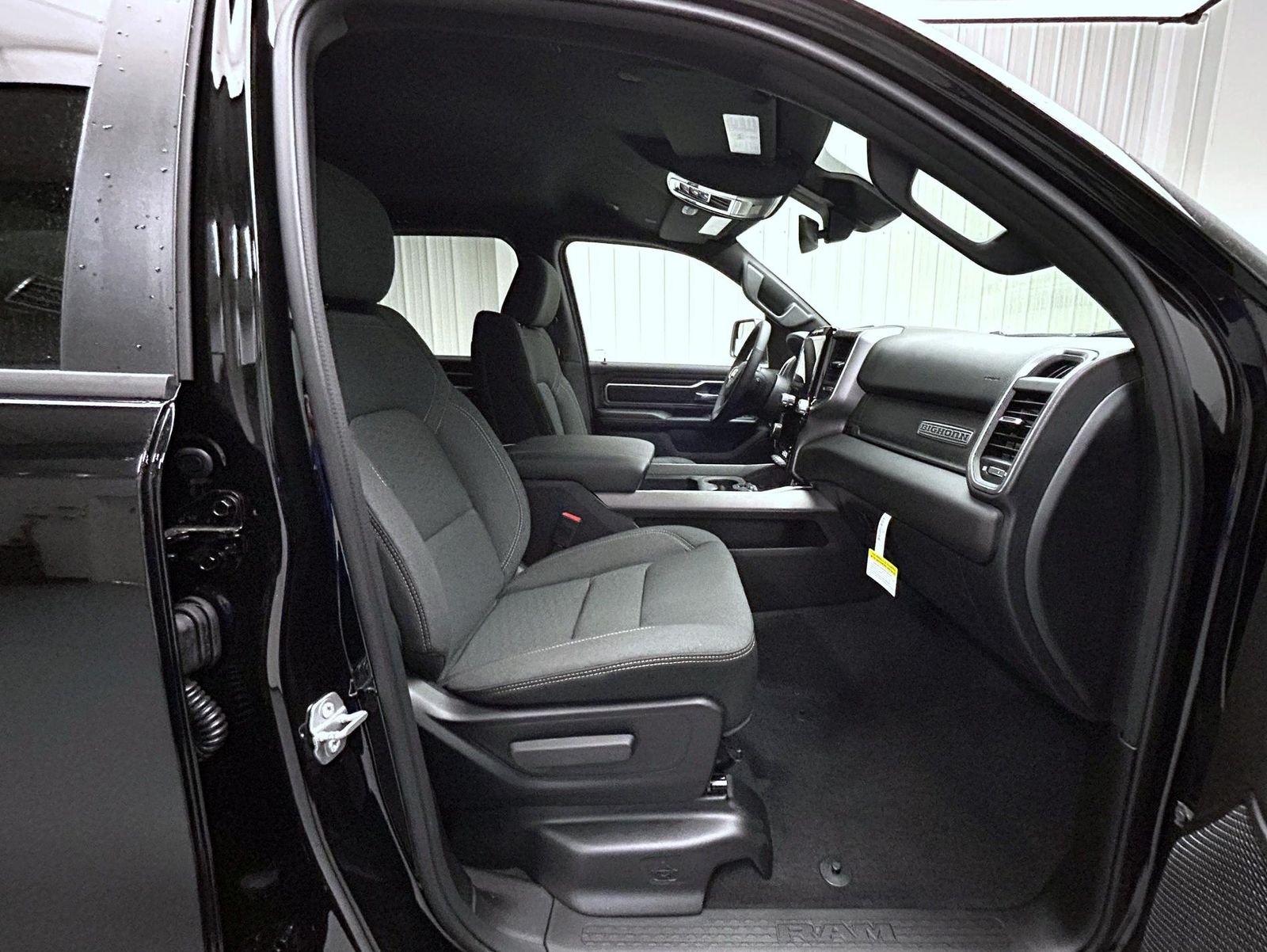 New 2026 Diamond Black Crystal Pearl-Coat Exterior Paint RAM Big Horn/Lone Star image 15