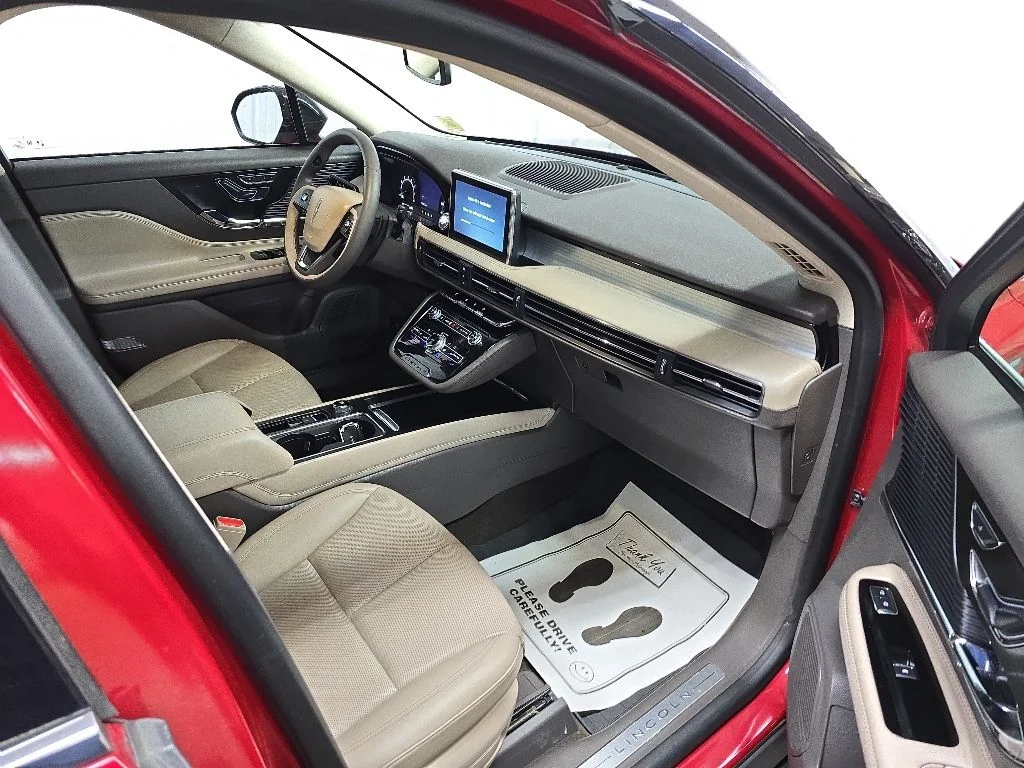 Used 2022 Red Lincoln Standard image 15