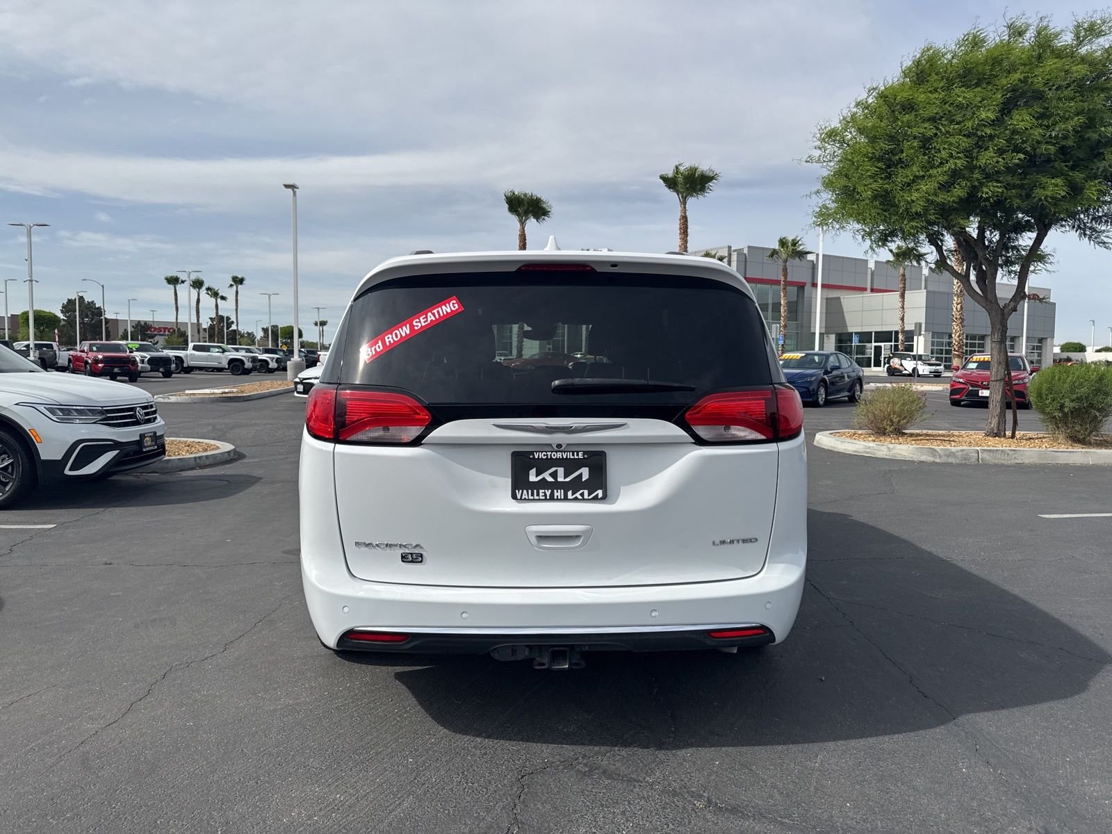 Used 2020 Bright White Clearcoat Chrysler Limited image 6