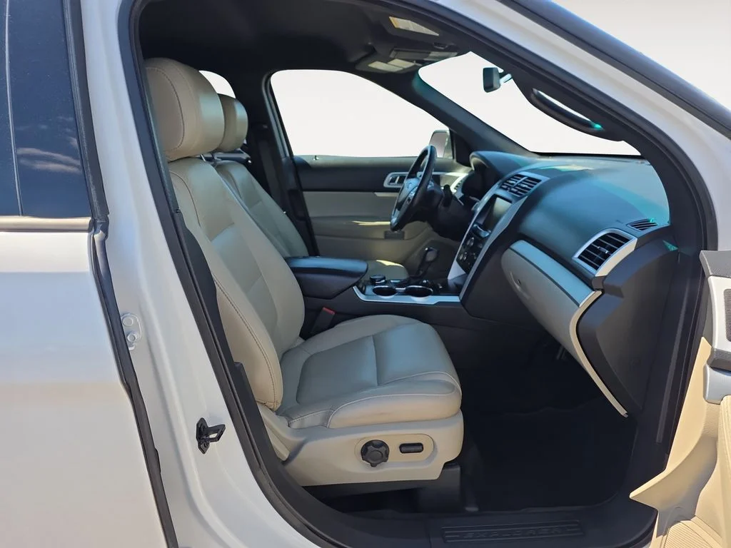 Used 2015 White Platinum Metallic Tri-Coat Ford XLT image 10