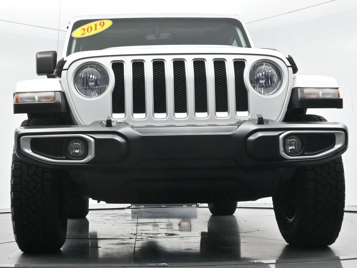 Used 2019 Bright White Clearcoat Jeep Sahara image 40