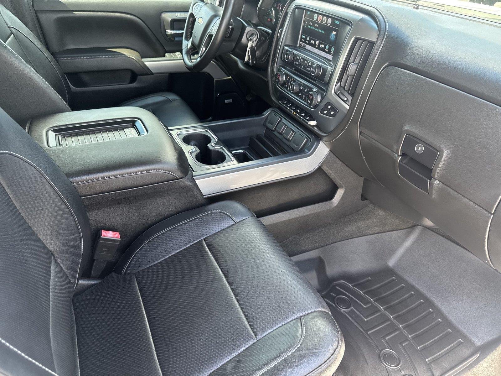 Used 2018 IRIDESCENT PEARL TRICOAT Chevrolet LTZ image 34