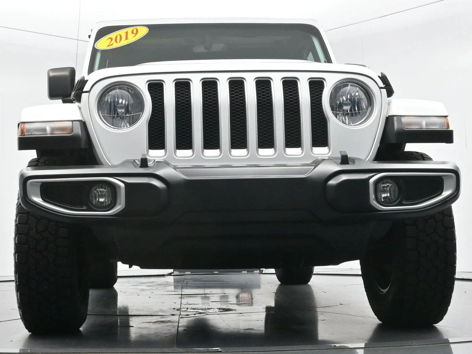 Used 2019 Bright White Clearcoat Jeep Sahara image 40
