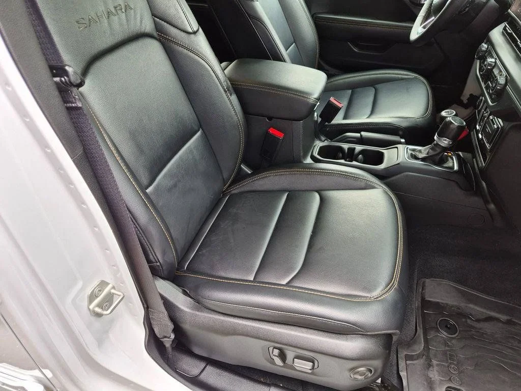 Used 2024 White Jeep Sahara image 28