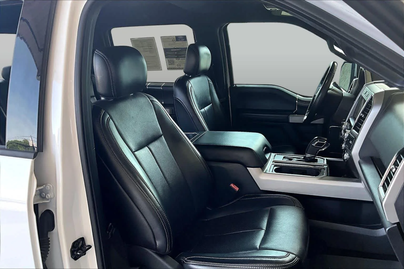 Used 2018 Oxford White Ford LARIAT image 9