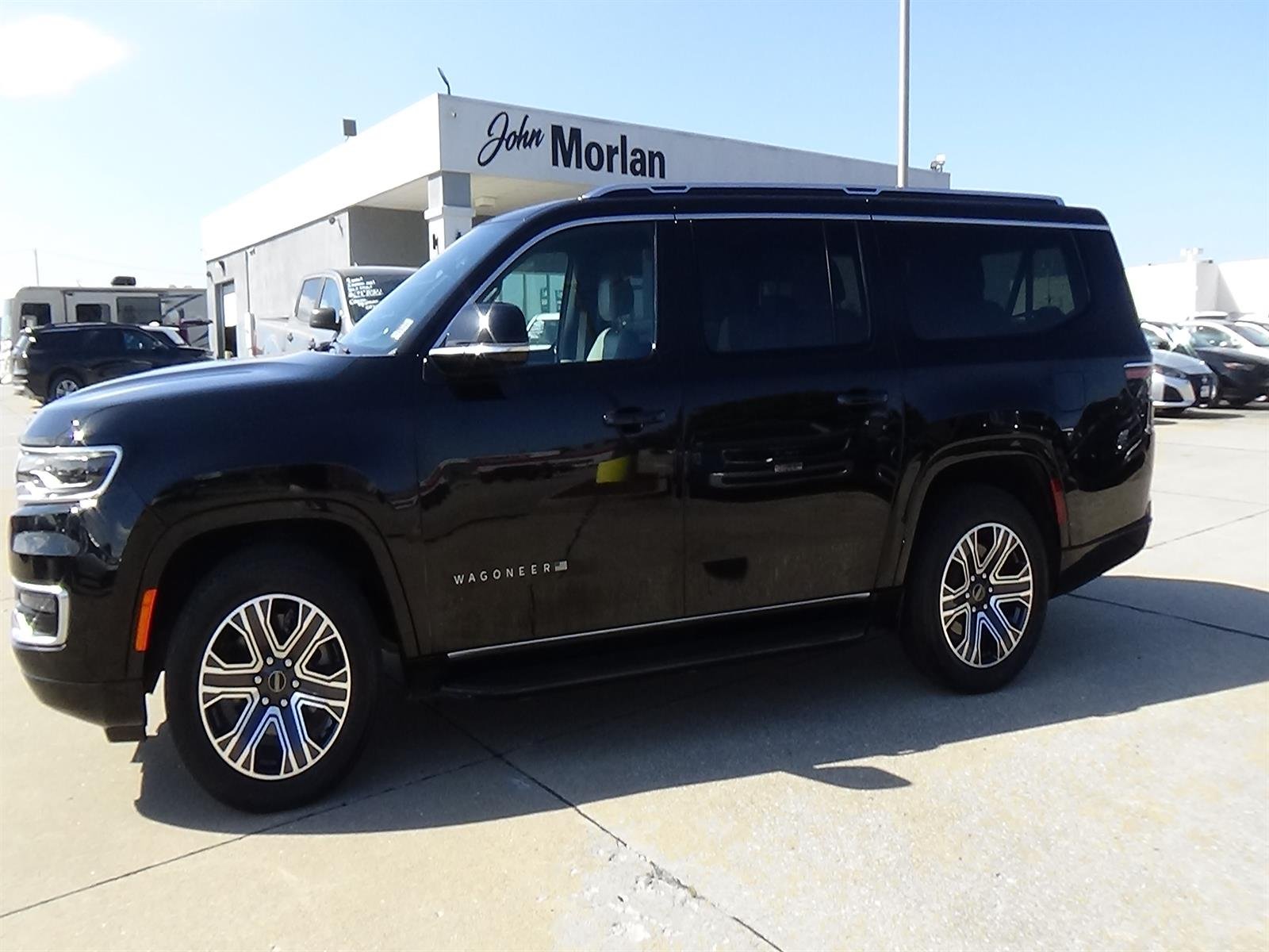 Used 2025 Diamond Black Crystal Pearl Coat (pxj) Jeep Base image 2