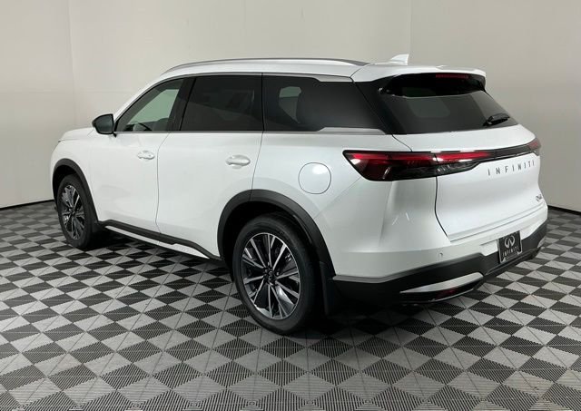 Certified Used 2026 White INFINITI LUXE image 4