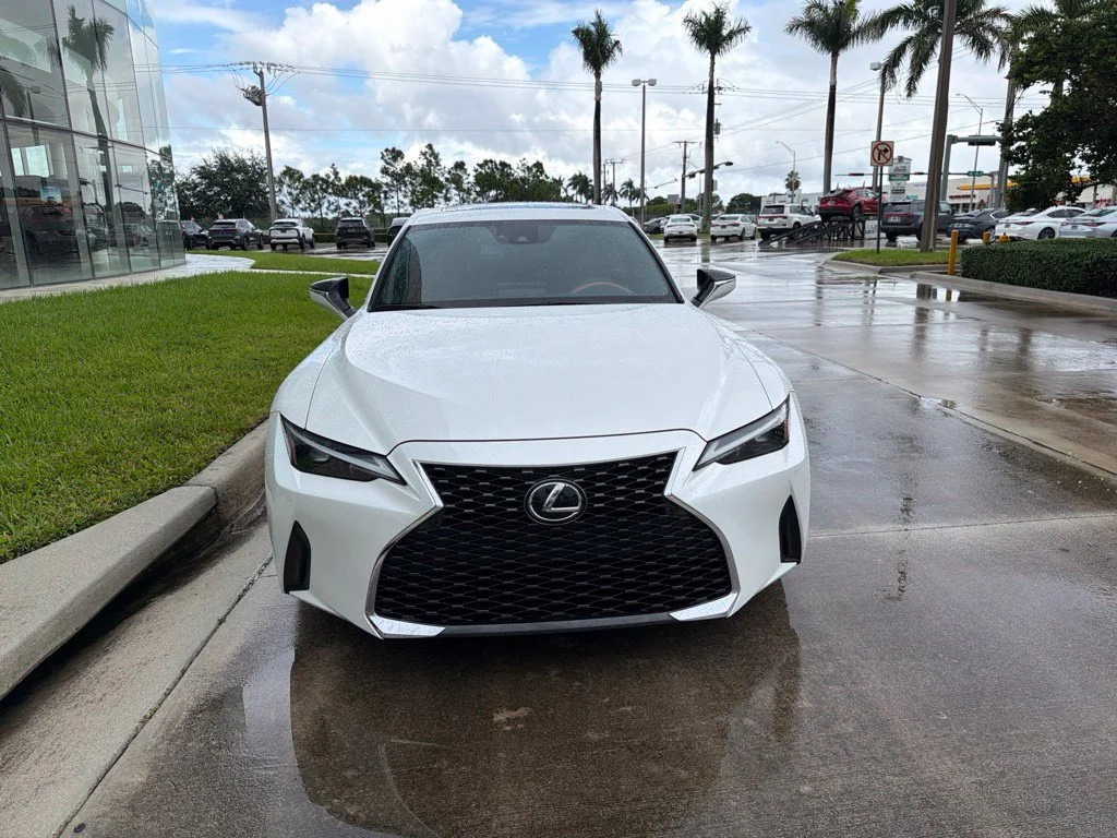 Used 2025 White Pearl Lexus 300 image 4