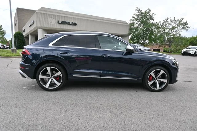 Used 2024  Audi 4.0T Prestige image 2