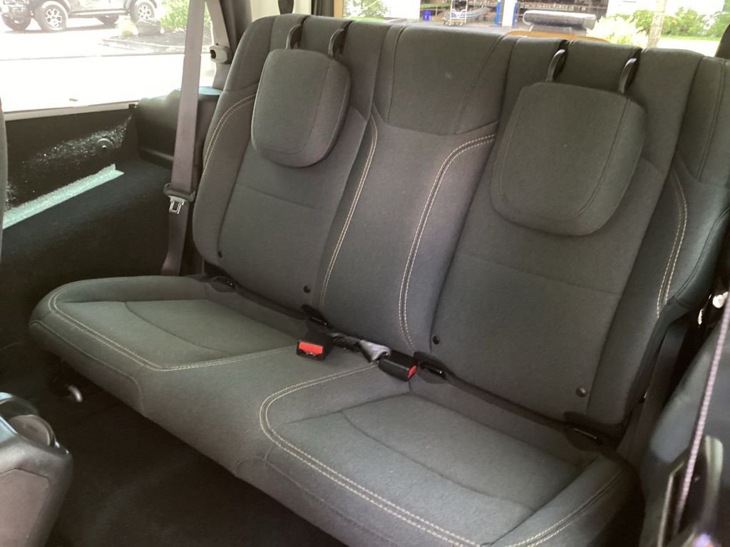 Used 2024 Silver Jeep Sport image 4