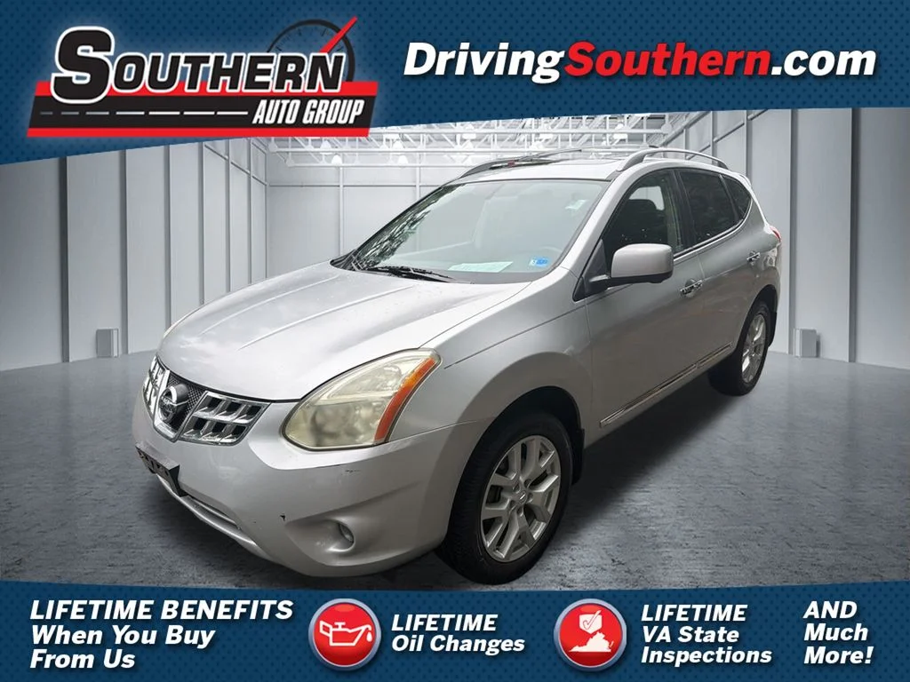 Used 2012 Silver Nissan SL image 1
