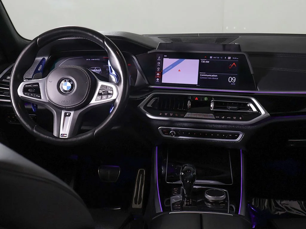 Used 2021 White BMW M50i image 33
