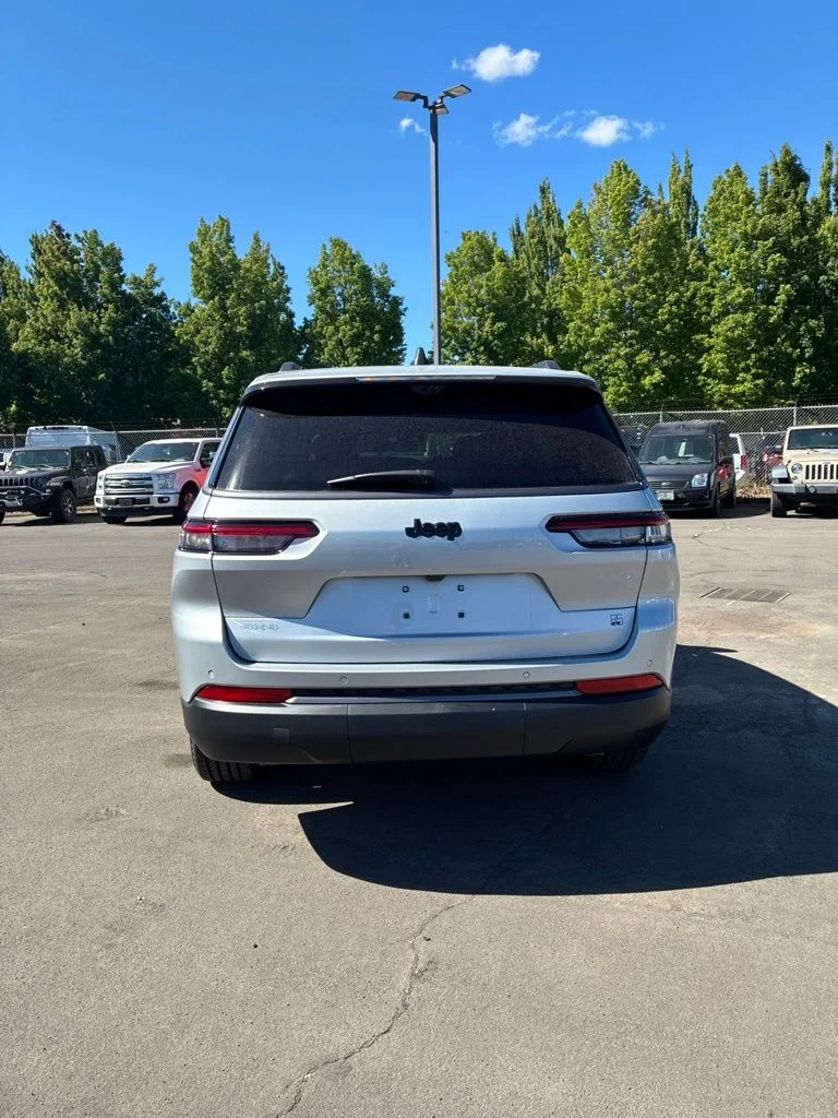 New 2026 Silver Zynith Exterior Paint Jeep  image 5