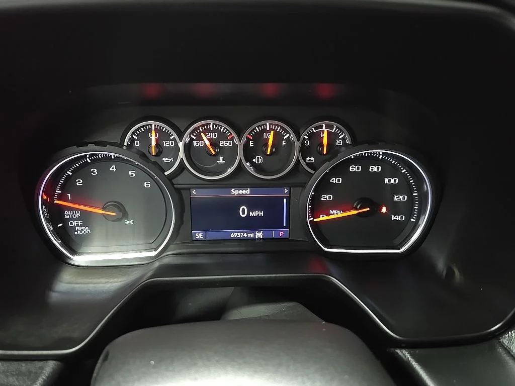 Used 2021 Black Chevrolet Z71 image 25