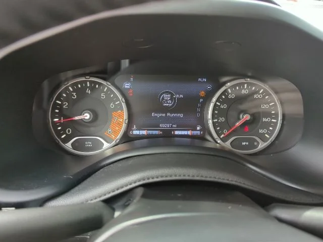 Used 2022 Teal Jeep Altitude image 10