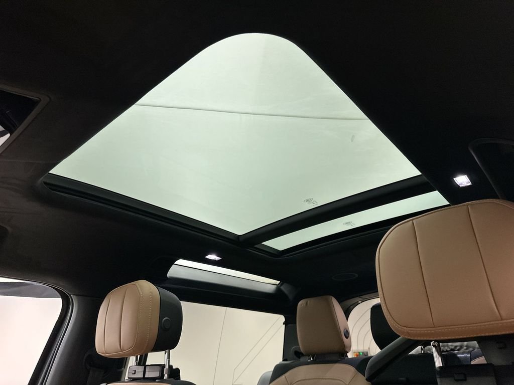 New 2026 Carpathian Grey Prem Met Land Rover V8 image 10