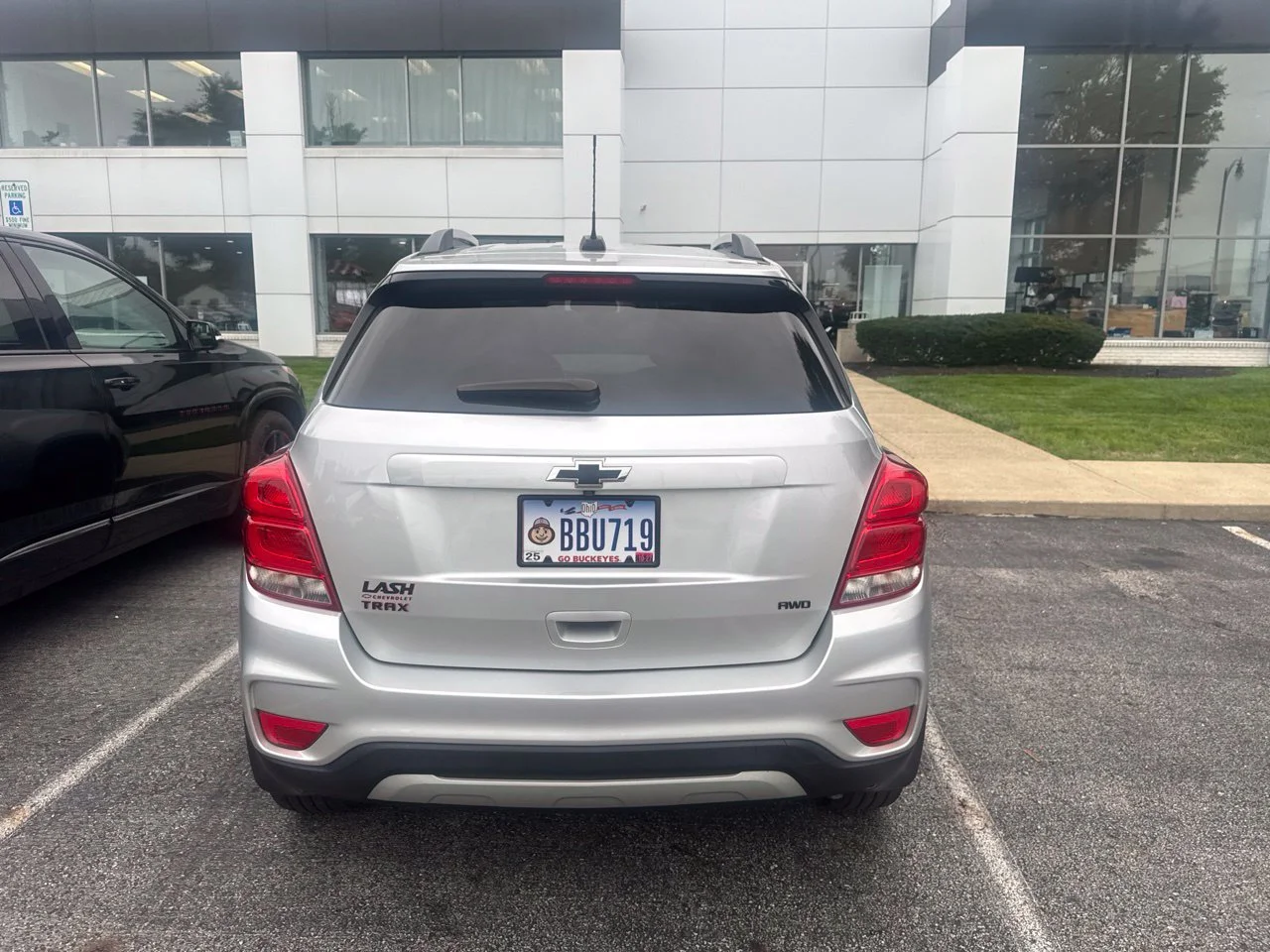Used 2021 SILVER ICE METALLIC Chevrolet LT image 7