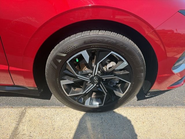 Used 2025 Red Hyundai SEL image 11