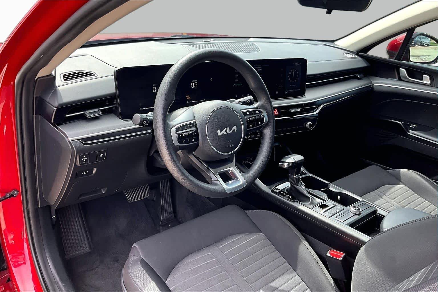 Used 2025 Runway Red Kia LXS image 31