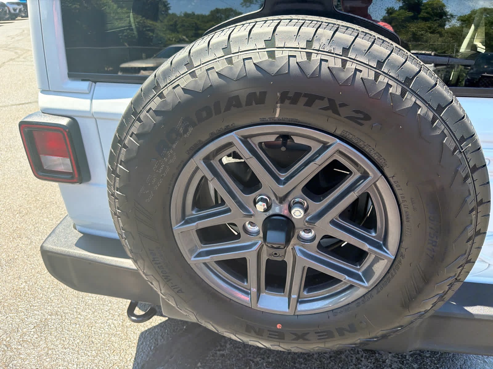 New 2026 Bright White Clear-Coat Exterior Paint Jeep Sport S image 18