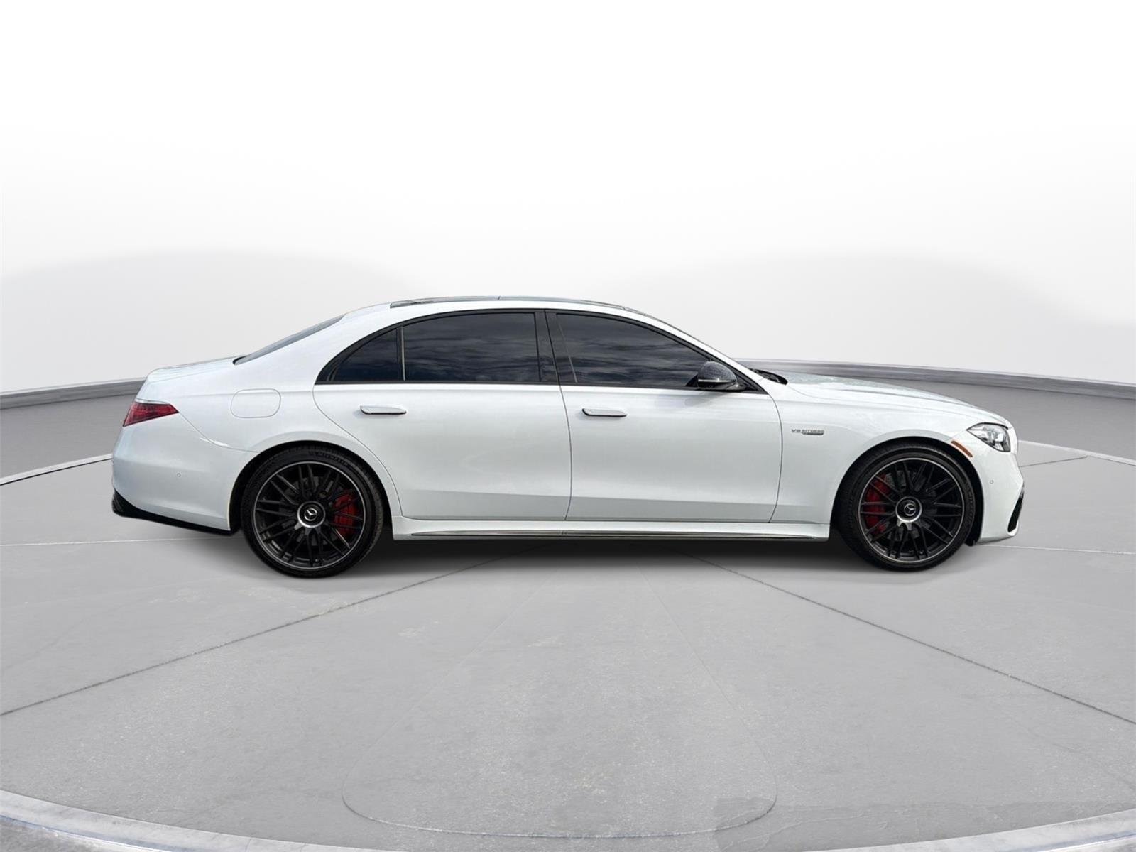 Used 2024 MANUFAKTUR Moonlight White Metallic Mercedes-Benz AMG® S 63 E image 5