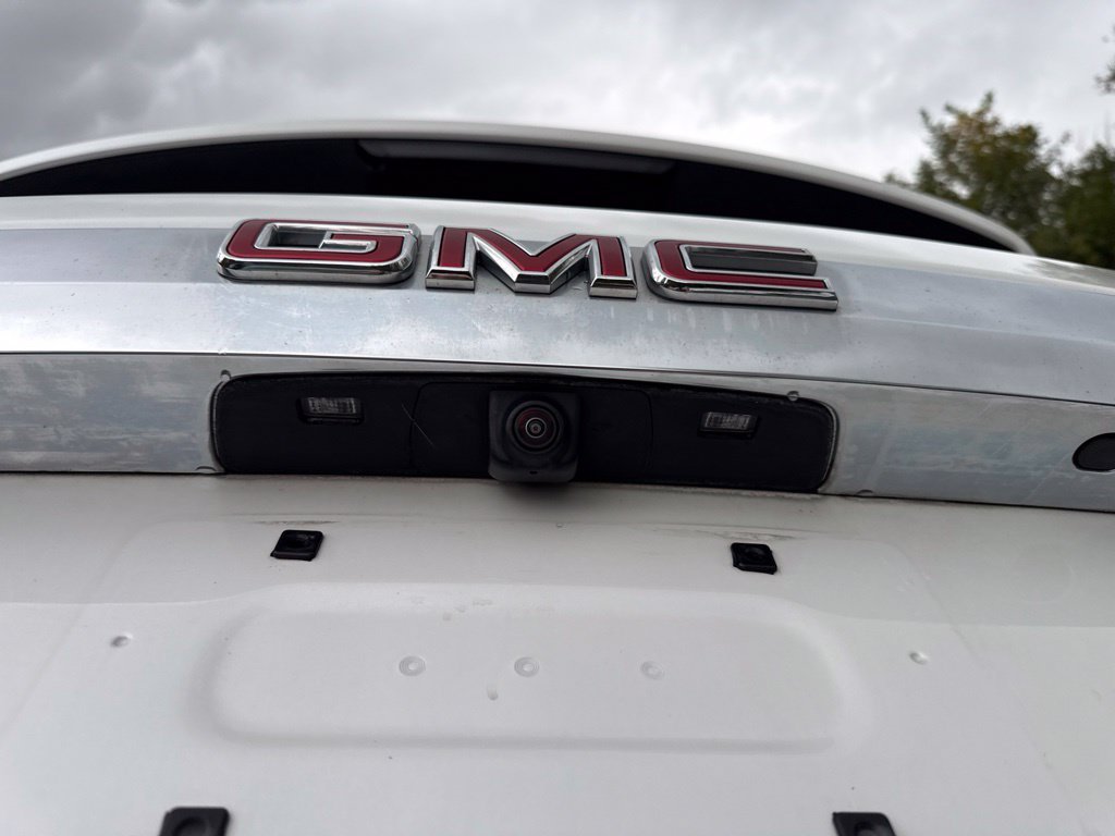 Used 2022 White GMC Denali image 15