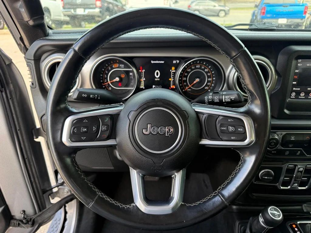 Used 2020 Silver Jeep Unlimited Sahara image 14
