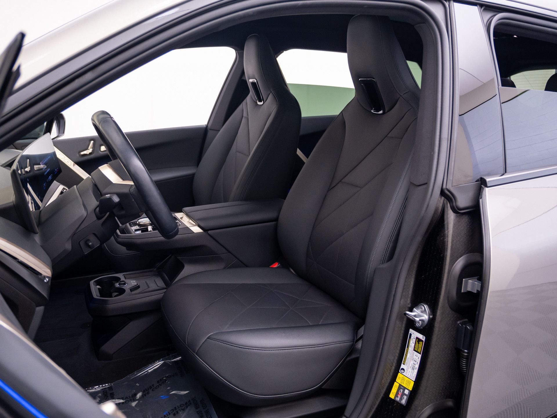 Used 2024 Gray BMW xDrive50 image 17