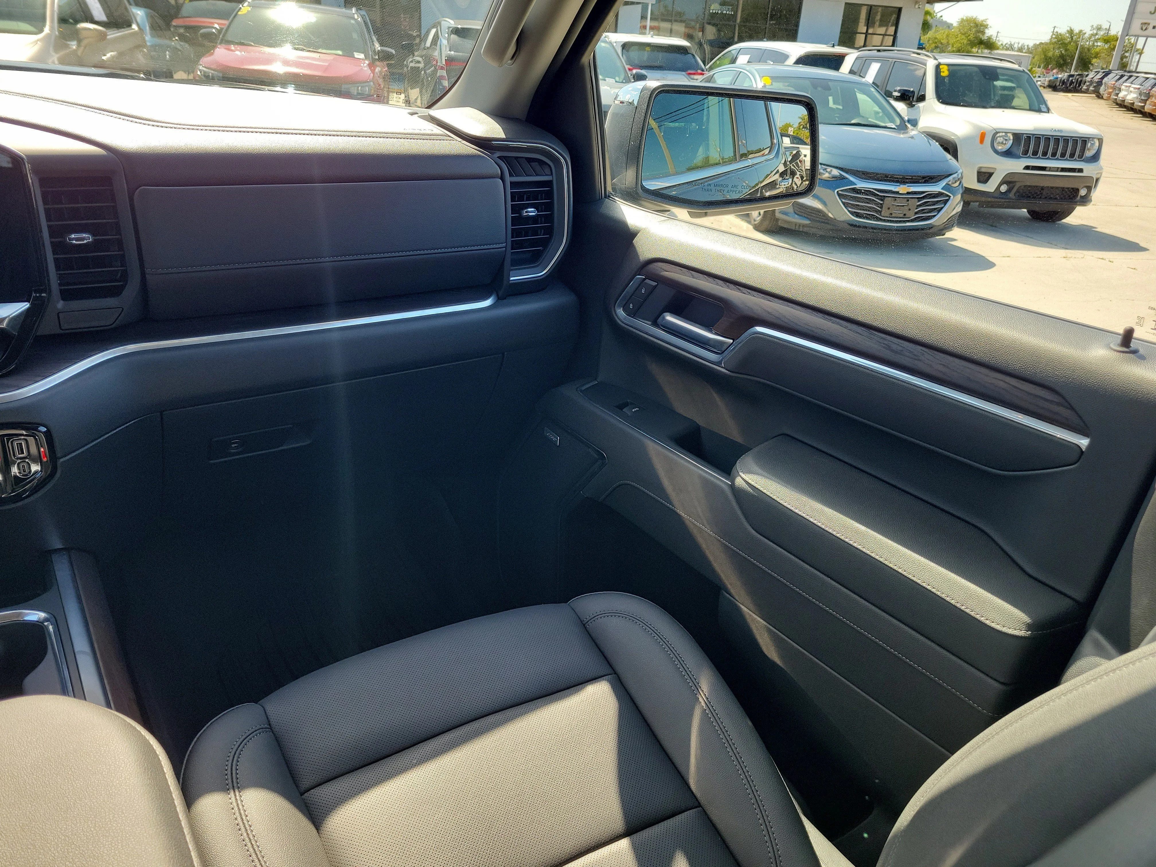 Used 2026 Onyx Black GMC SLT image 17