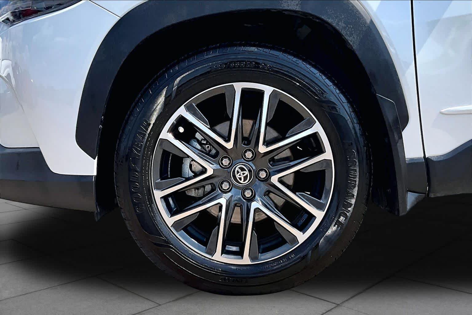 Certified Used 2026 Wind Chill Pearl Toyota XLE image 11