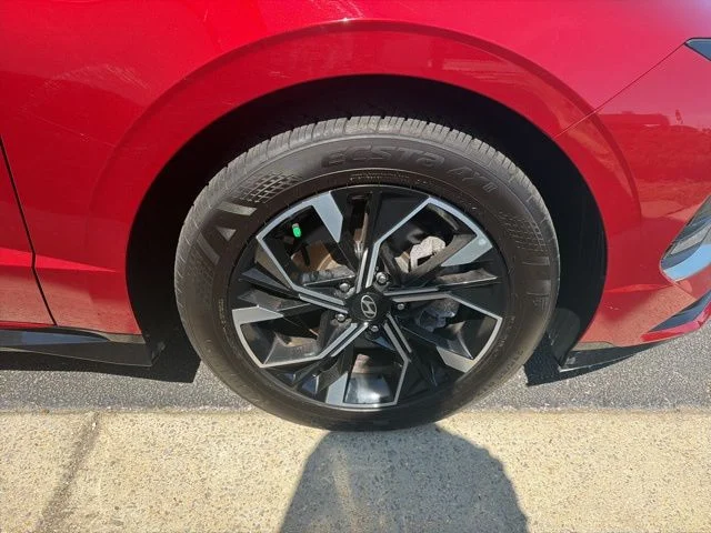Used 2025 Red Hyundai SEL image 11